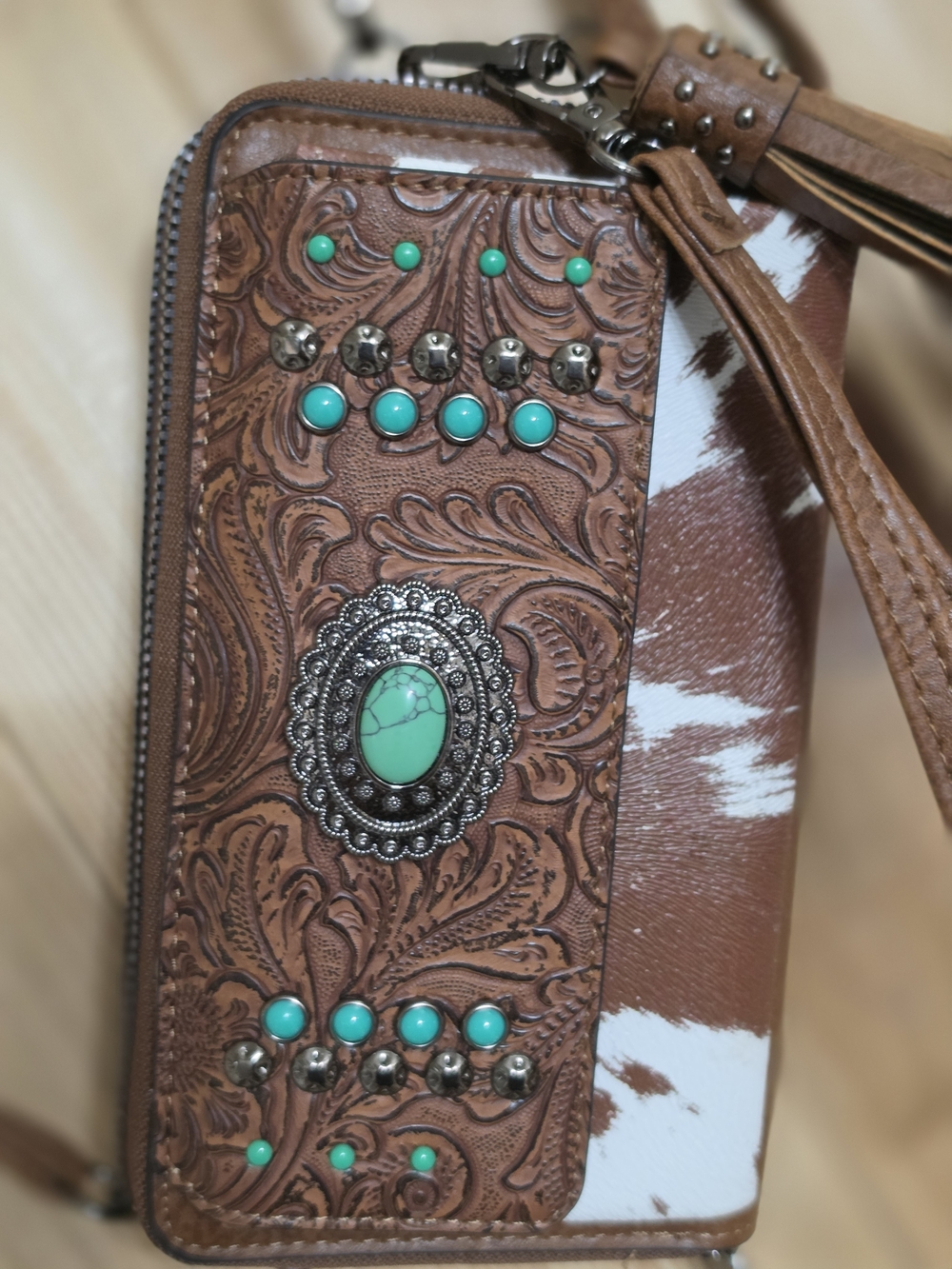Sam & Hadley Western Tooled Faux Leather Crossbody Wallet Bag - Picture 15 of 16